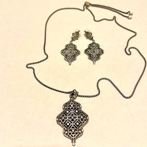 Kendra Scott Pewter/Silver Necklace & Earring Set